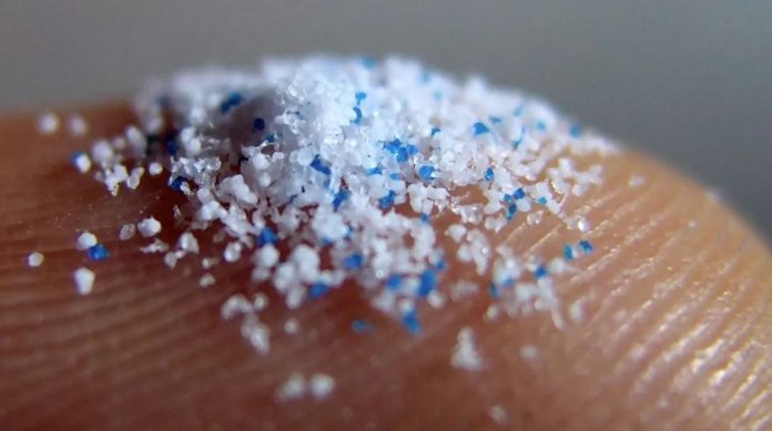 microplastico-archivo-U05031545422gxV-1248x698