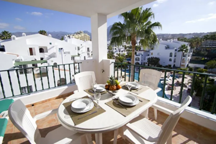 Hundredrooms.png_1015297232