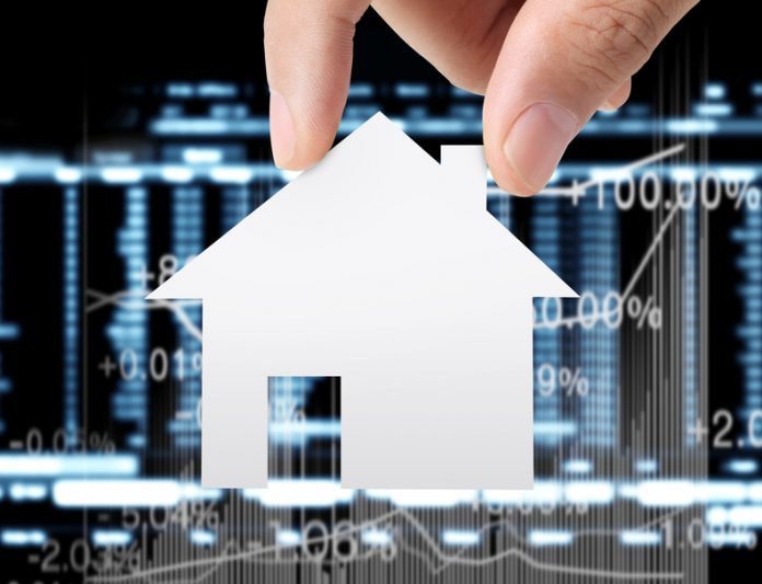 house of paper in hand