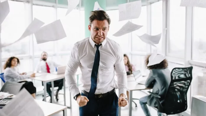 trabajar-de-malas-enojo-insatisfaccion-laboral.jpg_554688468