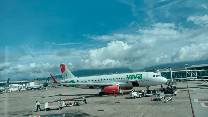 vivaaerobus-avion-pista-ee-alejandor-de-la-rosa.png_554688468