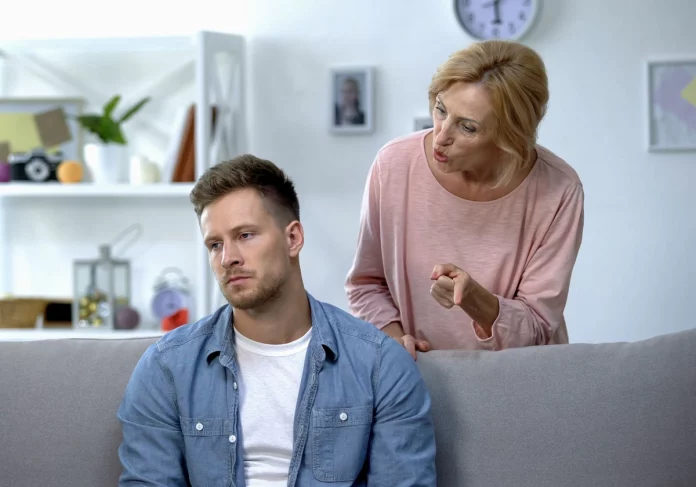 convivir-hijos-mayores-RNH9I4sQ9zB68ni9lyAaYaI-1200x840@diario_abc