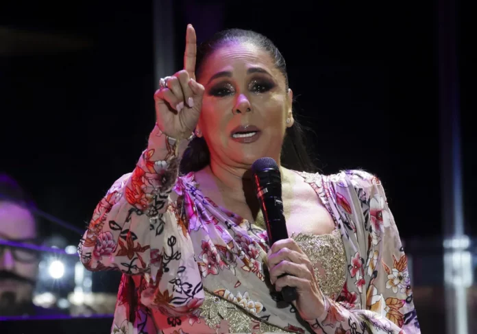 isabel-pantoja-disfruta-generosidad-fans-cocina-nueva-bolsos-lujo-aspiradoras-masajeadores-Rfvntl2wzSVyGrV9DC05nBJ-1200x840@diario_abc