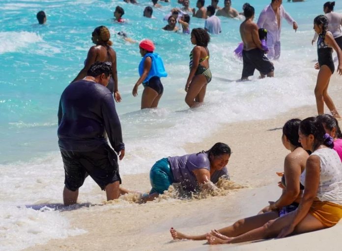 el-63-de-mexicanos-trabaja-durante-sus-vacaciones-reporta-estudio_0bf445cf-d47b-4f6f-aad1-c0e4c07c5423_medialjnimgndimage=fullsize