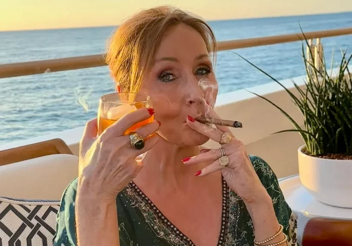 j-k-rowling-ensayo-RyKo5IabLh4QNpMLtNUE5MJ-1200x840@diario_abc