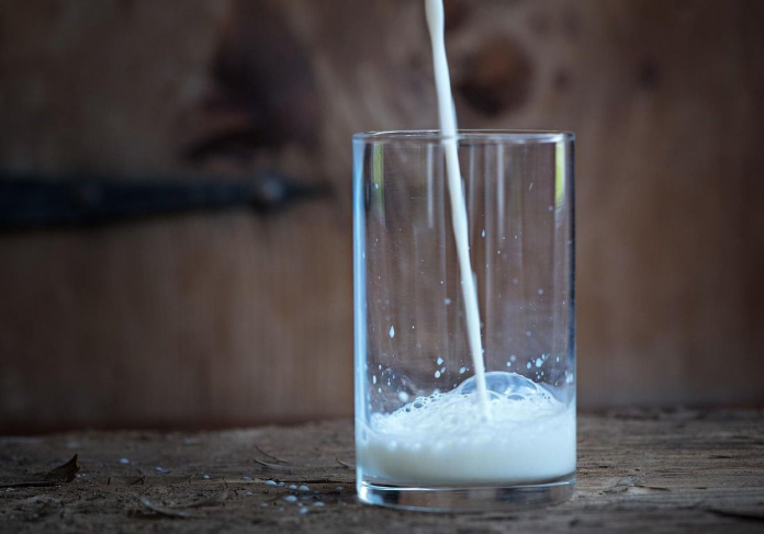 nutricionista-afecta-sueno-vaso-leche-R6e93bqHi9gaQuyKFKnk4MK-1200x840@diario_abc