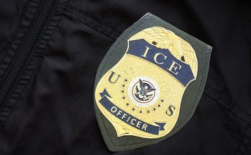 Trump dice que el ICE no suspenderá los controles de tráfico tras muerte de dos inmigrantes