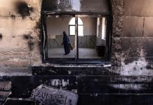 Colonos israelíes incendian dos mezquitas en Cisjordania