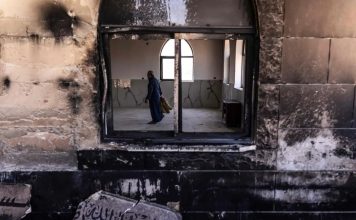 Colonos israelíes incendian dos mezquitas en Cisjordania