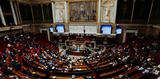 El Parlamento de Francia aprueba prohibir las redes sociales a los menores de 15 años
