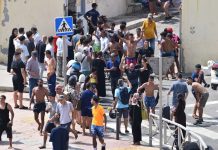 Jornada de caos: miles de migrantes cruzan la frontera de Ceuta para llegar a España