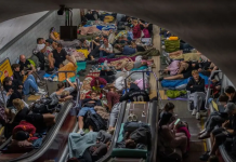 Rusia intensifica sus ataques sobre Ucrania y golpea viviendas, escuelas e incluso almacenes de ayuda humanitaria