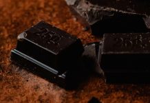 El chocolate negro puede traer beneficios para la salud mental, apuntan expertos