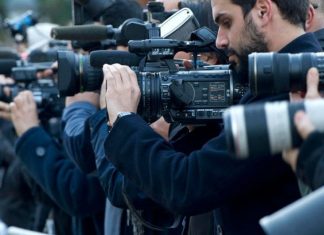 Precisión para los periodistas y medios, omisiones para los funcionarios y el gobierno