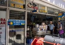 ¿Y las ganancias? Extorsión y asaltos encarecen la operación de pequeños comercios en México