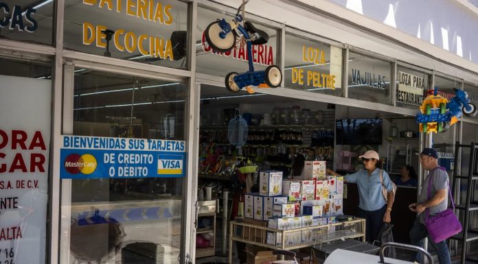 ¿Y las ganancias? Extorsión y asaltos encarecen la operación de pequeños comercios en México