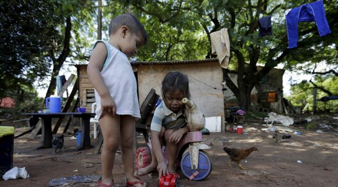 Pobres, la mitad de la primera infancia