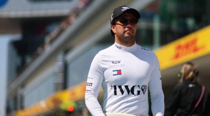 ‘No nos distraen los rumores de Williams’: director ejecutivo de Cadillac F1 confía en que Checo Pérez siga