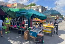 Incrementa afluencia de clientes en tianguis de Cancún por el regreso a clases