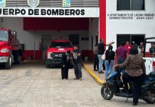Con escolta policiaca, Alcalde destituye a director de Bomberos de Lázaro Cárdenas tras denunciar la falta de entrega de viáticos para el personal asignado en Holbox