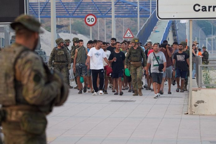 imgi_2_espana-detecto-a-miembros-del-servicio-de-inteligencia-marroqui-entre-migrantes-de-ceuta_b71100fa-a4fa-49d9-b748-f87f2