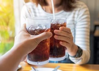 Bebidas azucaradas asociadas con doble riesgo de cáncer de estómago