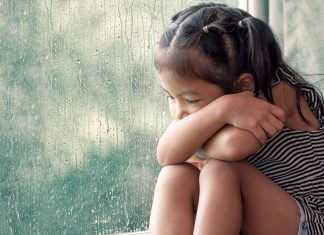 Perder a un progenitor duplica las tasas de problemas de salud mental entre los niños