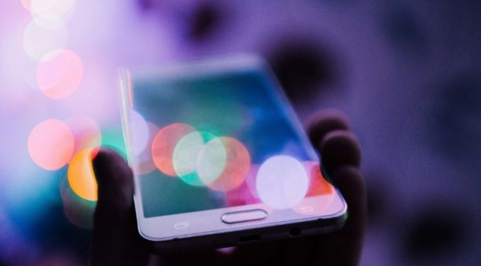 Prohibir celulares en escuelas no basta: expertos piden reglas claras y protocolos de emergencia