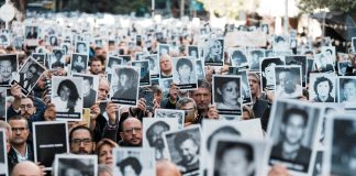 La Justicia argentina procesa a siete iraníes y un libanés por el atentado a la AMIA