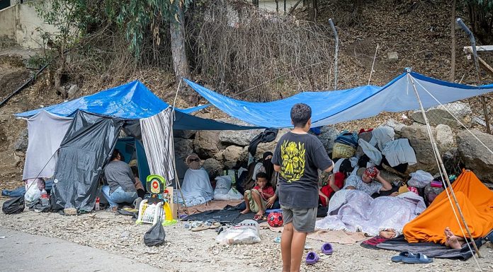El Gobierno asume el control del puerto de Ceuta para alojar a migrantes en carpas