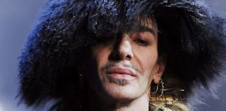 John Galliano cancela su exposición en el Met por sus polémicas del pasado: «Sigo siendo responsable del dolor causado por mis palabras»