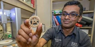 Estos investigadores transforman botellas de plástico en galletas que saben a vainilla