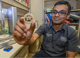 Estos investigadores transforman botellas de plástico en galletas que saben a vainilla