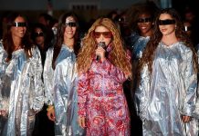 El papel de Antonio de la Rúa en la elección de la ‘manada’ que acompaña a Shakira en el escenario
