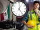 El mayor reto del cambio en la jornada laboral en México vendría de los checadores de turno