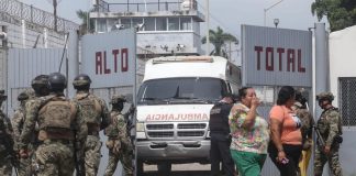 Detrás de muros