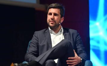 Riquelme firma con el Gobierno de Bukele un acuerdo para invertir 2.588 millones de euros en energía y agua