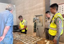 Detienen a extranjero en el aeropuerto de Cancún por llevar 35 mil dólares americanos sin declarar en su equipaje