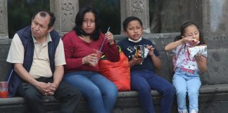 Maternidad, a la baja por presiones económicas y alternativas de vida