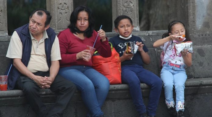 Maternidad, a la baja por presiones económicas y alternativas de vida