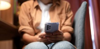¿Tu ex mira tus historias sin hablarte? La psicología detrás del haunting