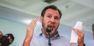Puente reconoce un fallo del sistema de seguridad y una «inexplicable» reanudación de la marcha, pero rechaza dimitir