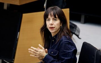 La líder de La Izquierda de Berlín censura sus respuestas en una entrevista por miedo a Hamás