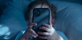 ¿Tu hijo no puede dejar el celular? Especialistas explican cómo detectar una adicción a las pantallas
