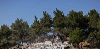 Israel construye una barrera de tierra de varios kilómetros dentro de Gaza y consolida su división