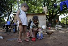 Pobres, la mitad de la primera infancia