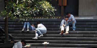 Desempleo juvenil aumenta a nivel mundial; IA podría agravar panorama laboral: OIT